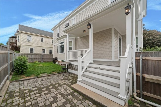 Building Photo - 28 Rhode Island Ave