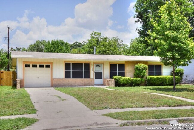 Building Photo - 3 Bedroom/1 Bath Sunset Hill Subdivision