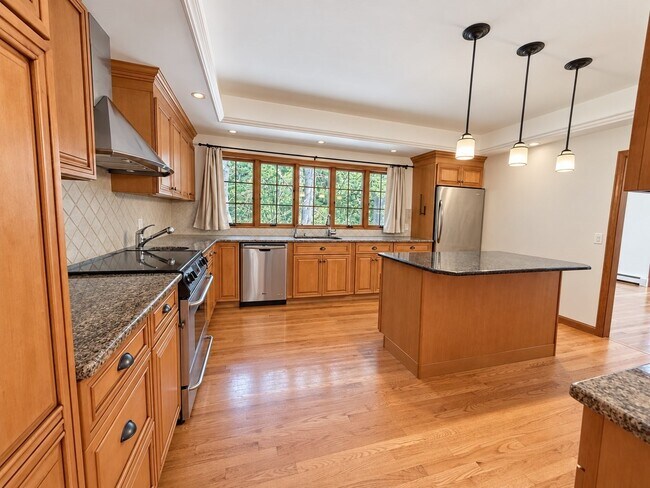 Building Photo - 39 Ingleside Rd