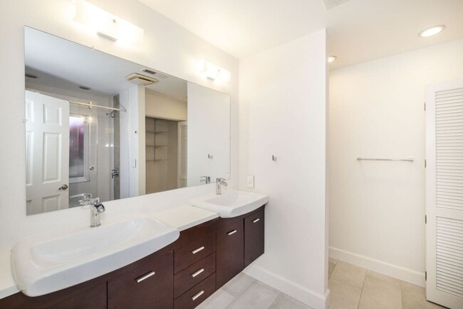 Building Photo - Beautifully Remodeled 4 Bed, 3 Bath Home w...