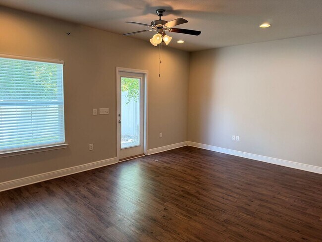 Building Photo - 5972 Callaway Cir