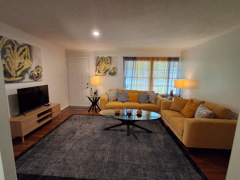 Living Room - 2557 Delano Dr