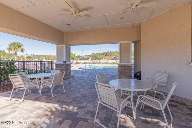 Building Photo - 95241 Tanglewood Dr