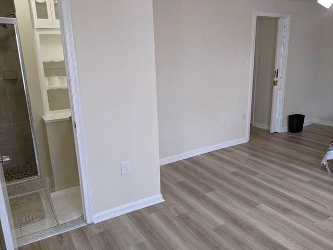Building Photo - 7913 Central Park Cir
