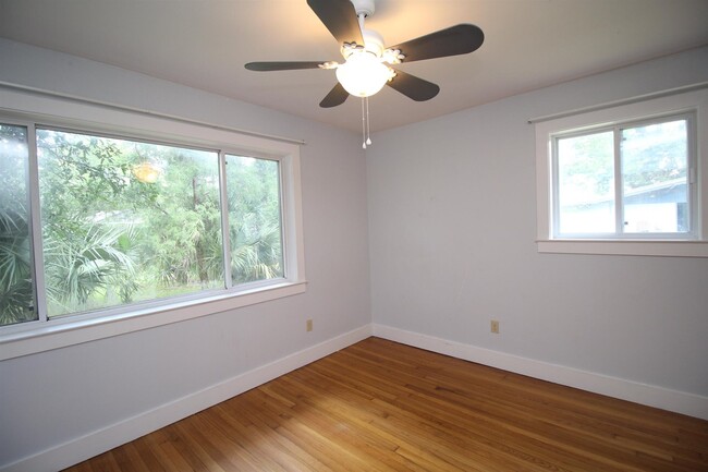 Building Photo - 732 Woodmere Dr