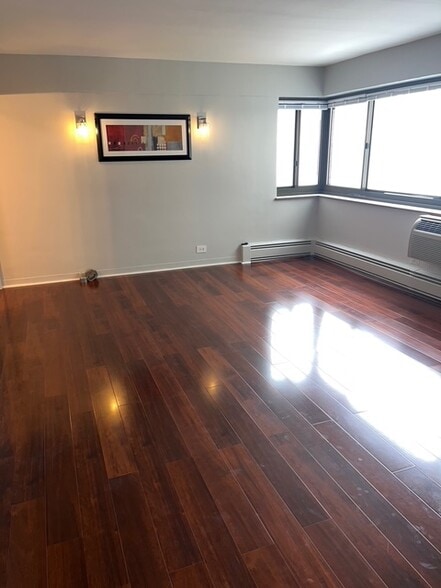 Living room lake view - 7337 S South Shore Dr