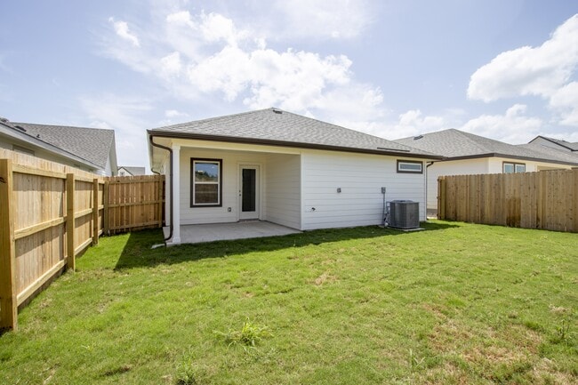 Building Photo - 876 Kickapoo Ln