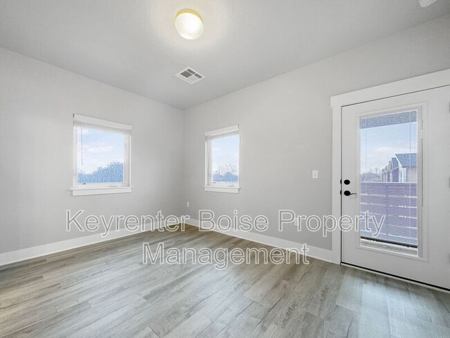 Building Photo - 8175 W Tudor Ln