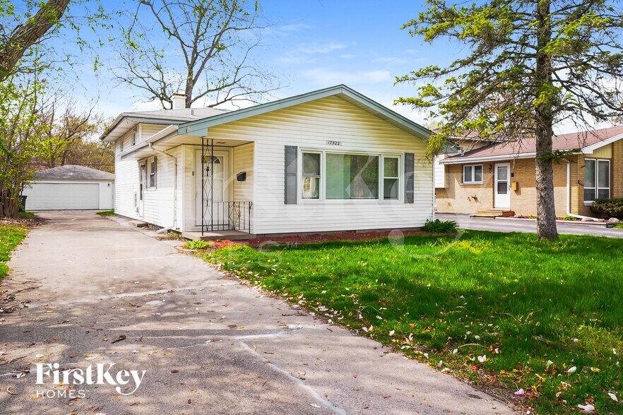 Primary Photo - 17922 Rose St