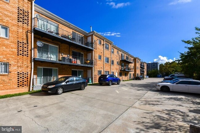 Building Photo - 5005 D St SE