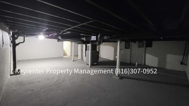 Building Photo - 1512 W College St