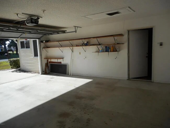 Building Photo - 10962 SW 84th Ave