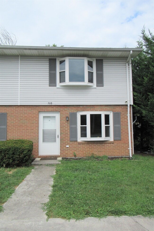 Building Photo - 308 Beau St