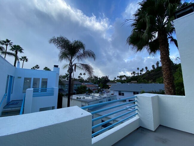 Building Photo - 4594 Cove Dr