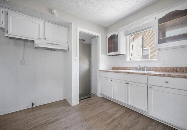 Building Photo - 4672 Hillside Ave