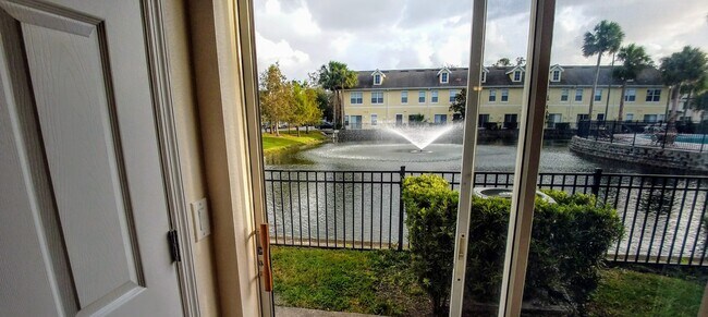 Building Photo - Beautiful Furnished 2/2.5  Pool View Condo x Rent Close to Universities.