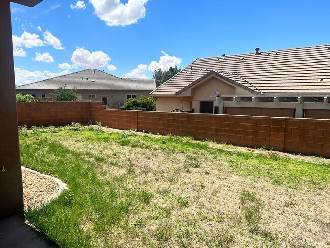 Building Photo - La Verkin Charm!