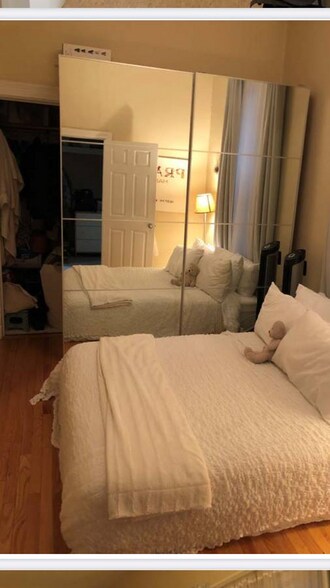 Building Photo - 1255 N Damen Ave