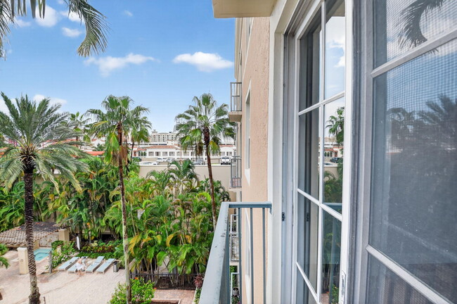 Building Photo - 780 S Sapodilla Ave