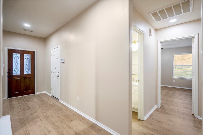 Building Photo - 22 Garden Lodge Pl