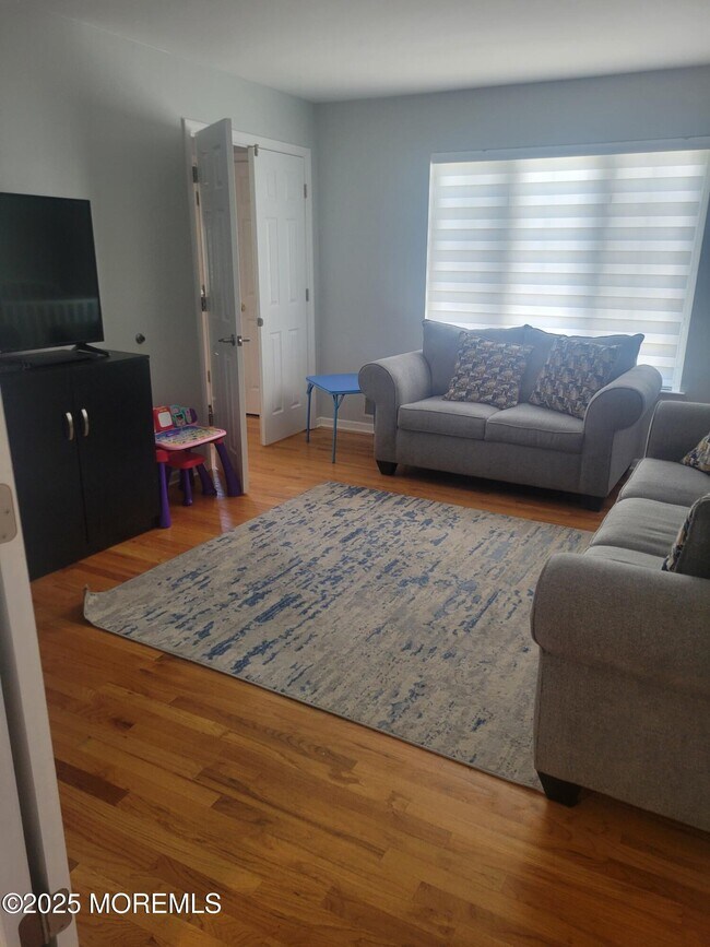 Building Photo - 63 Jamestown Dr