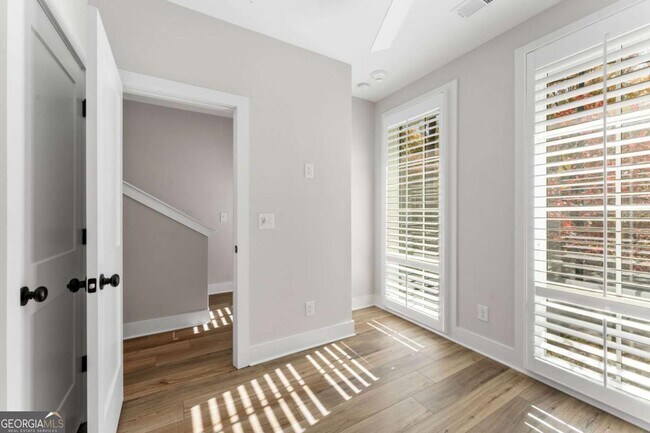 Building Photo - 1272 Longreen Ter NW