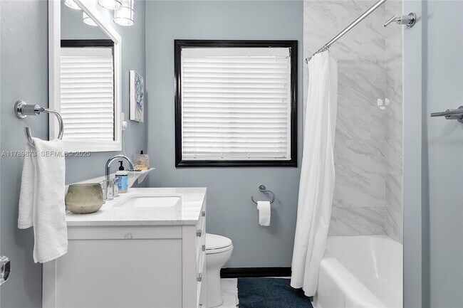 Building Photo - 660 NE 121st St