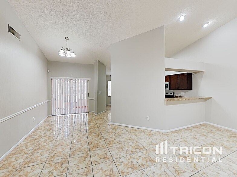 Building Photo - 4624 S Country Hills Ct