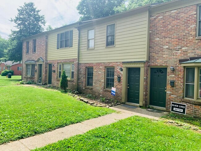 Building Photo - 1104 Collins Ln