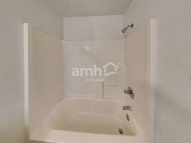 Building Photo - 736 Trees Dr