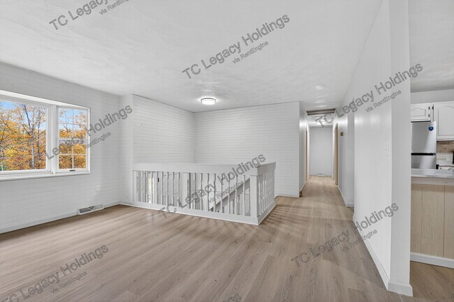 Building Photo - 320 Diamond Ave