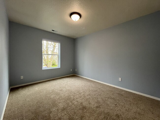 Building Photo - Inviting Two-Story 3BR Home Featuring Gas Range, Walk-In Closet, and Built-In Deck Seating