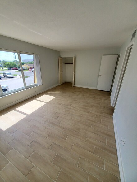 Building Photo - 3652 SW 60th Ter