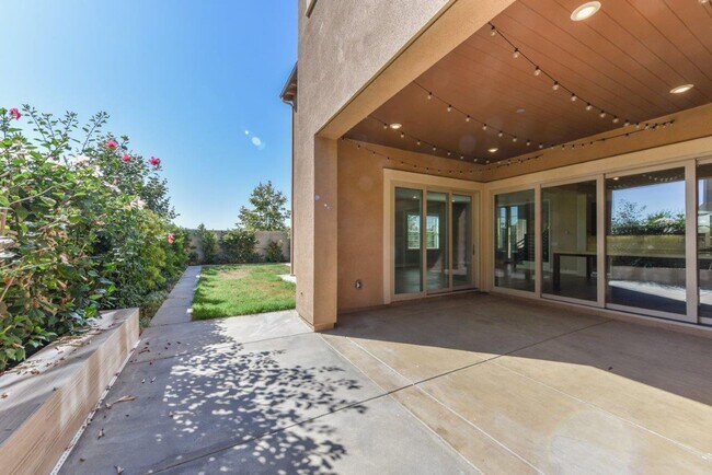 Building Photo - 4bd/4.5ba Single Family House w/ VIEW Gated Community Altair Irvine for rent