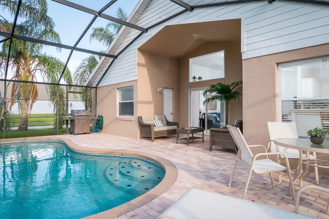 Building Photo - Beautiful Fully Furnished 4 Bedroom 3 Bath...