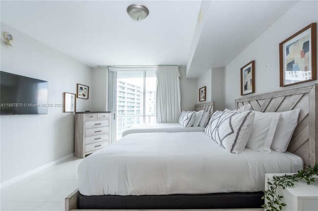 Building Photo - 485 Brickell Ave