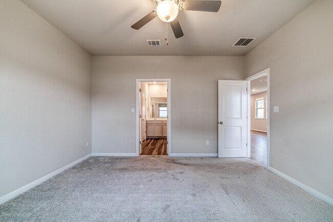 Building Photo - 101 Red Cedar Ct