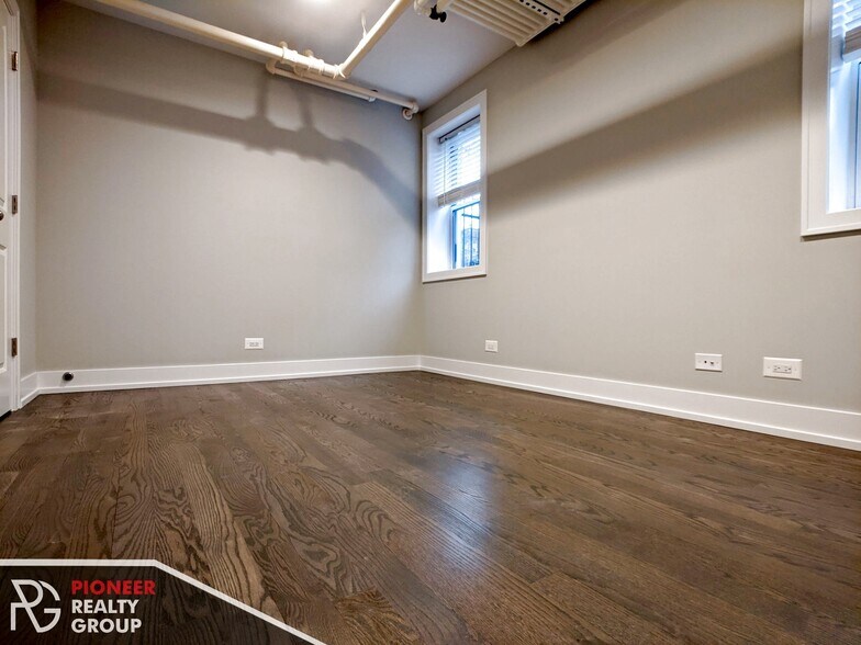 Building Photo - 1931 W Winona St