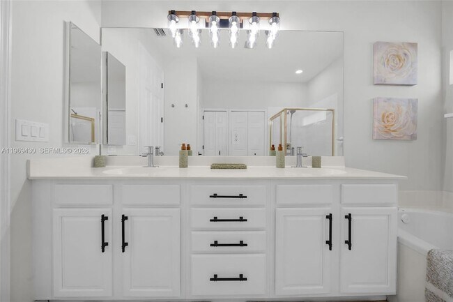 Building Photo - 8864 Ventura Way