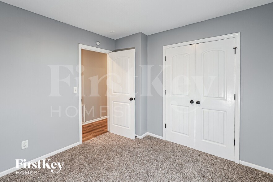 Building Photo - 5110 N Bellaire Ave