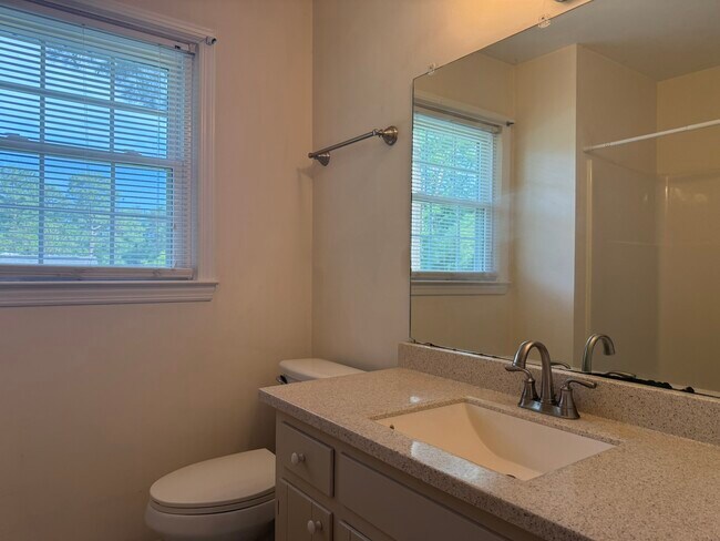 Building Photo - 502 Plantation Dr