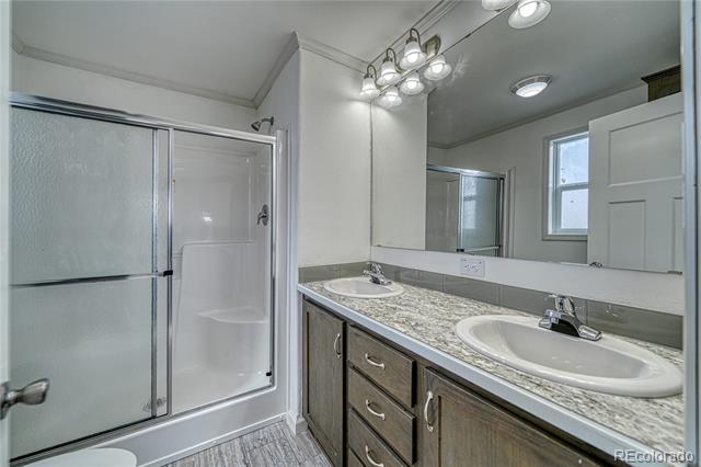 Building Photo - 902 W 6th St