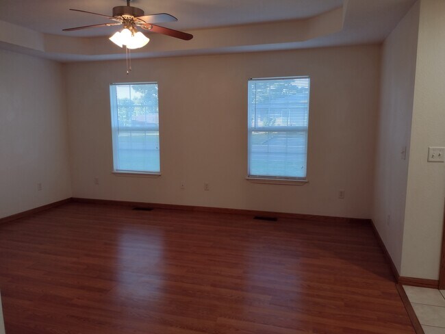 Building Photo - 610 Nelson Dr