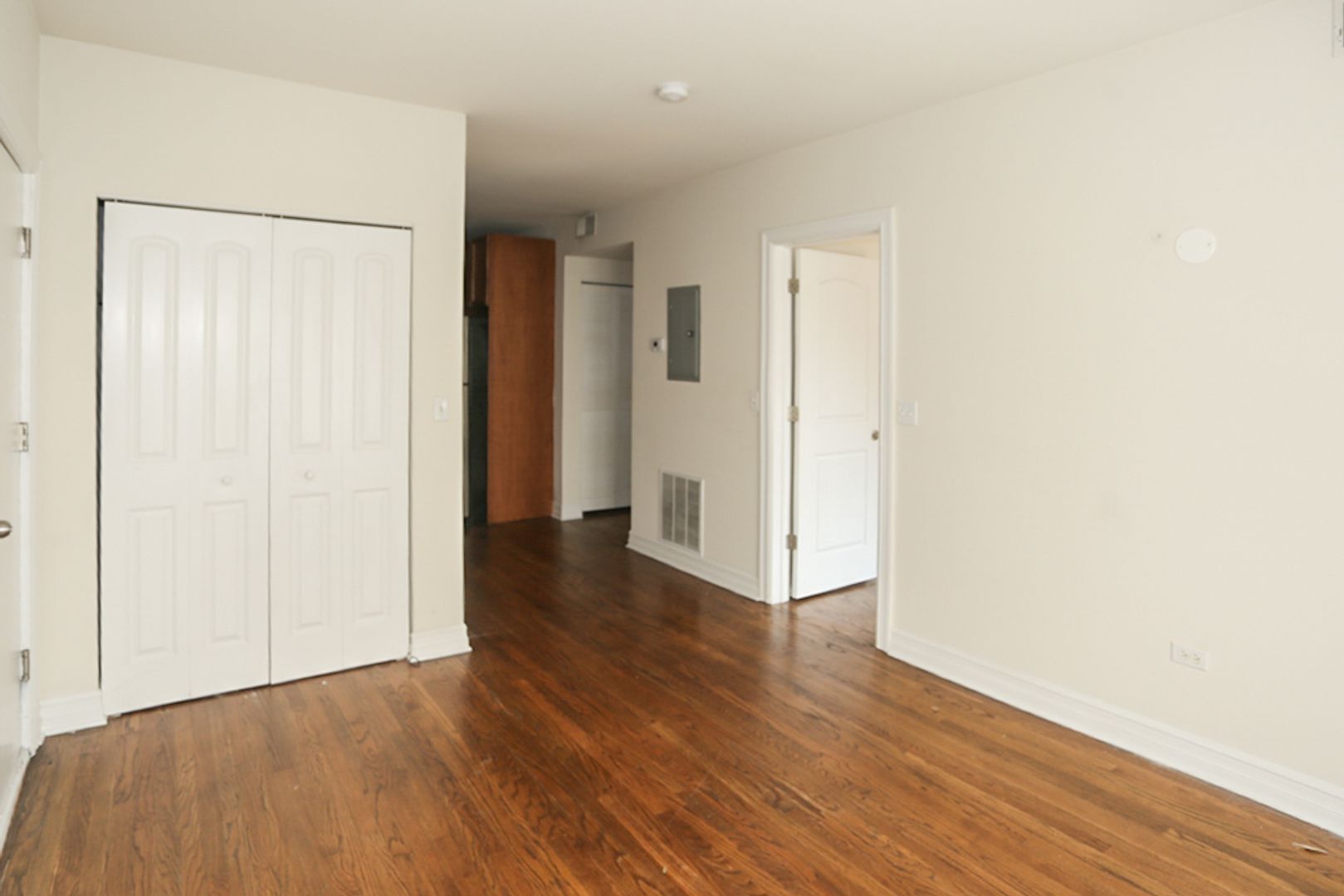 Building Photo - 3824 N Sheffield Ave