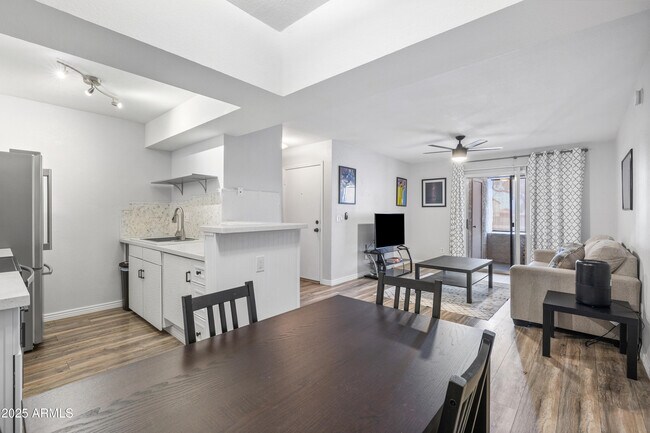 Building Photo - 10610 S 48th St