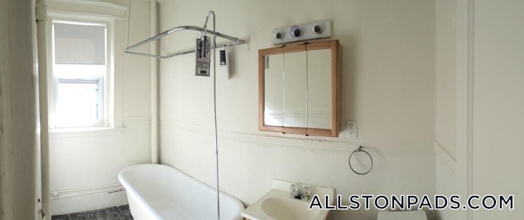 Building Photo - 1334 Commonwealth Ave