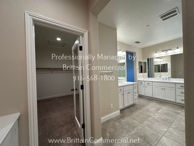 Building Photo - Stunning All Single Story 3 Bedroom, 2.5 B...