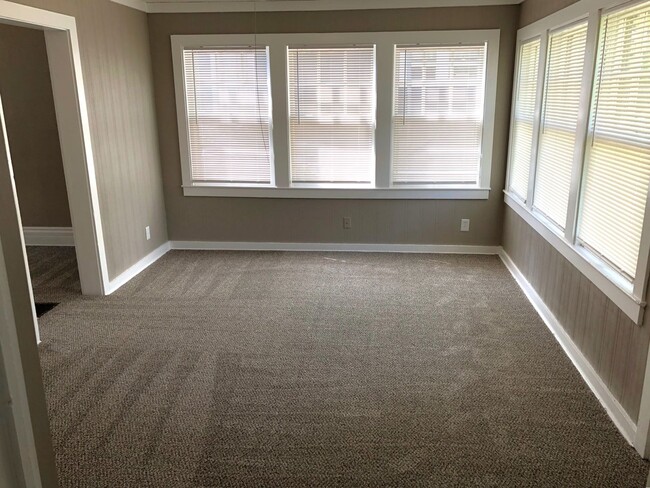 Building Photo - Now Available!! 1 Bed, 1 Bath House - BONUS ROOM!!