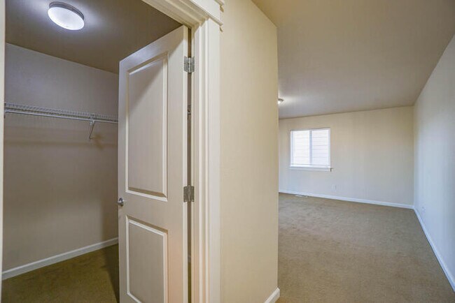 Building Photo - BEAUTIFUL VIEWS of MT. HOOD