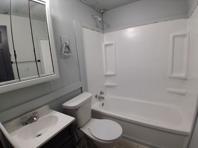 Building Photo - 619 Plum-